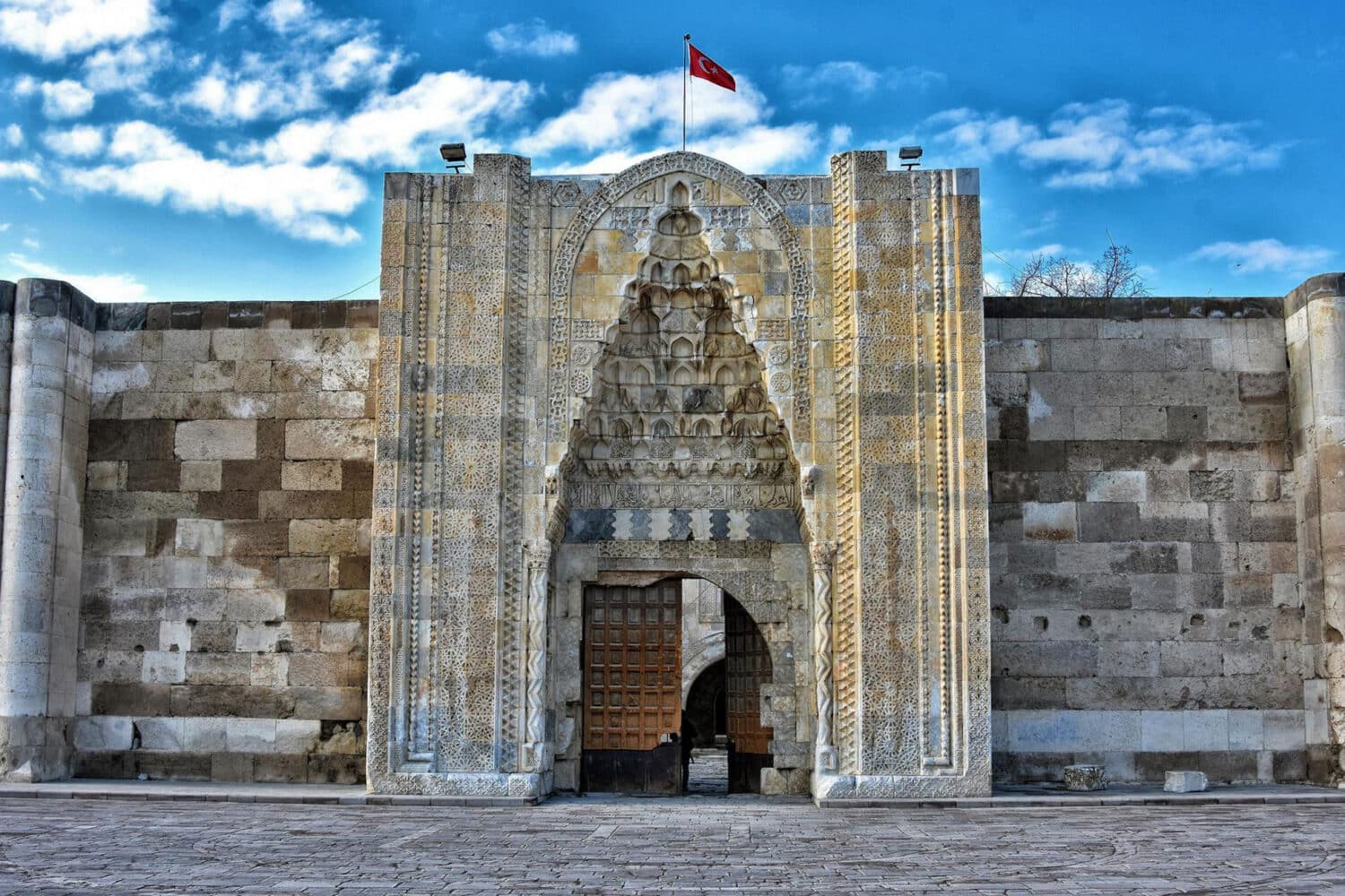 Tour Photos Sultanhani Caravanserai Door