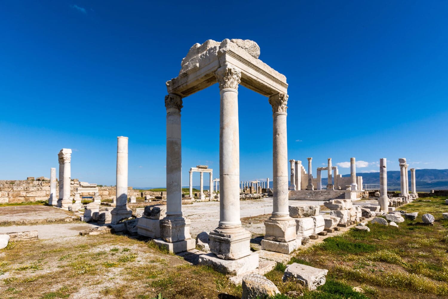 Tour Photos Laodicea Church