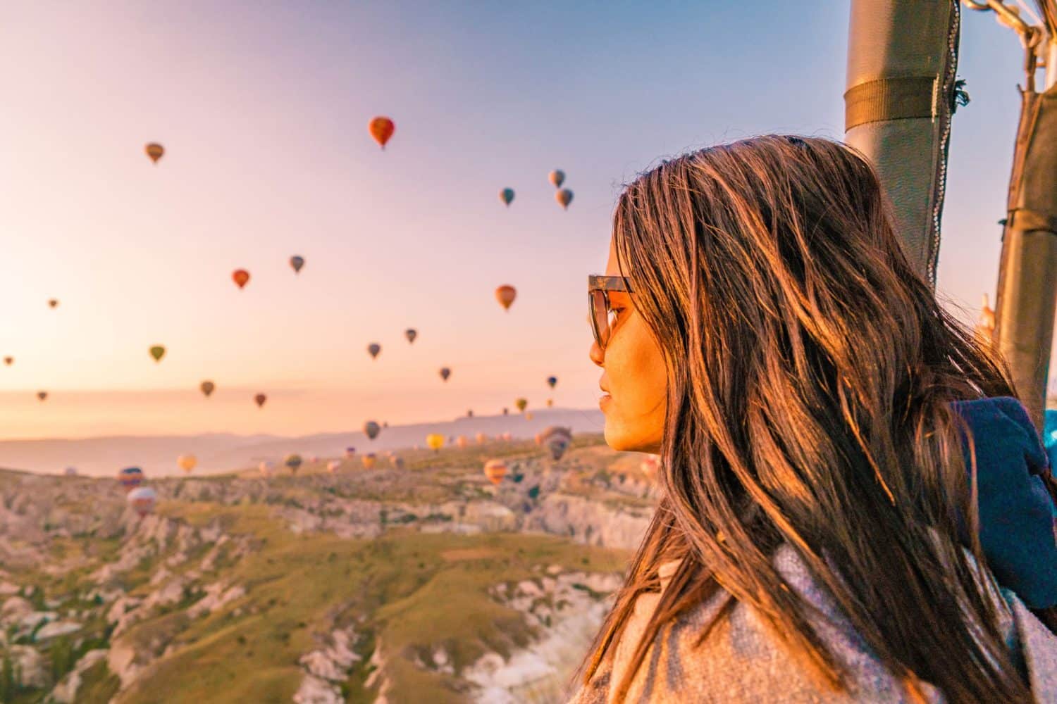 Cappadocia Balloon ride: Lady watching the balloons